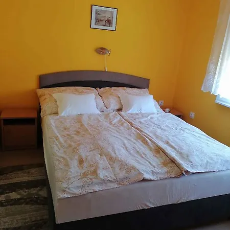 In 18415 Nyaraló Balatonfenyves